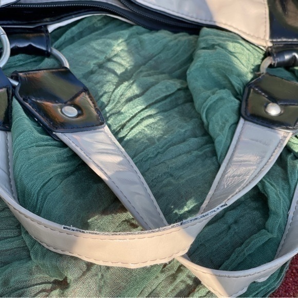 Kenneth Cole Reaction Handbag/ purse. Black. - Picture 8 of 16